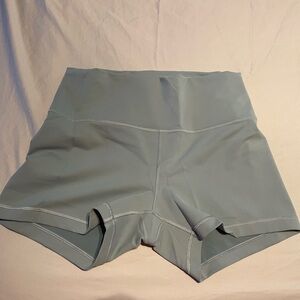 Lululemon Wunder Train High-Rise Short 4" - size 14